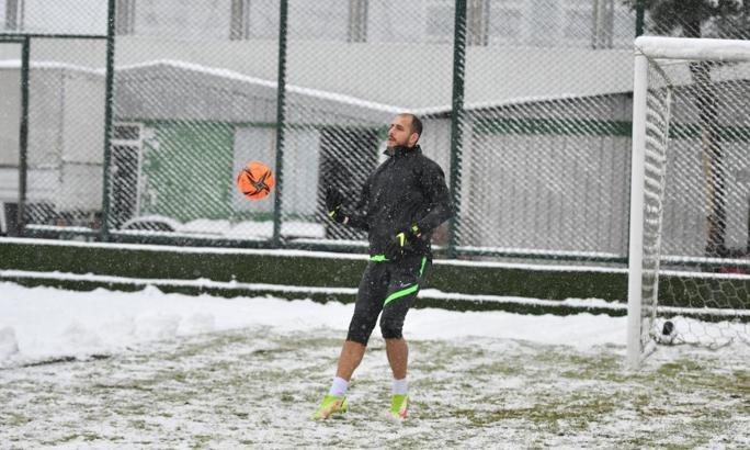 Bursaspor karlar altında Eyüpspor maçı hazırlıklarını tamamladı