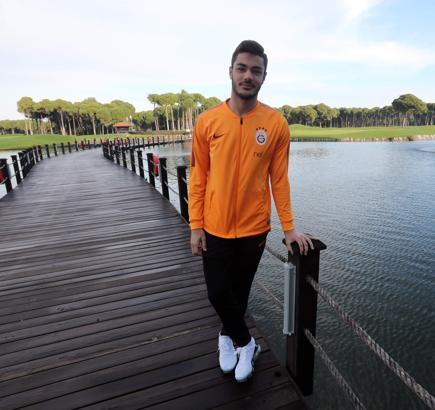 Ozan Kabak Galatasaray'ı ikiye böldü