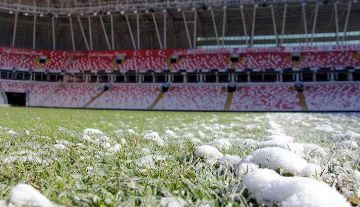 Sivasspor - Fenerbahçe maçında kar yağışı bekleniyor... Statta alttan ısıtma önlemi!