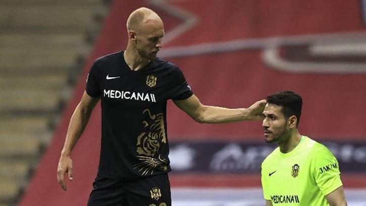 Çaykur Rizespor, Semih Kaya ile anlaştı