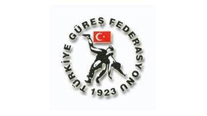 Güreşte 3 istifa