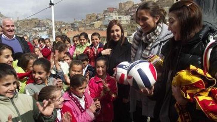 Mardin'deki öğrencilere yardım