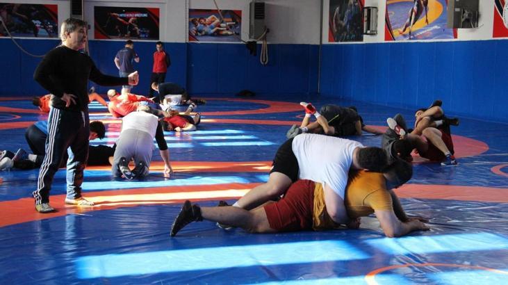 U23 Serbest Güreş Milli Takımı, Avrupa Şampiyonası'nda ilk 3'ü hedefliyor