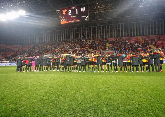Göztepe Başkan Vekili Talat Papatya'dan oyuncular ve taraftara övgü