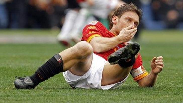 Totti derbide yok