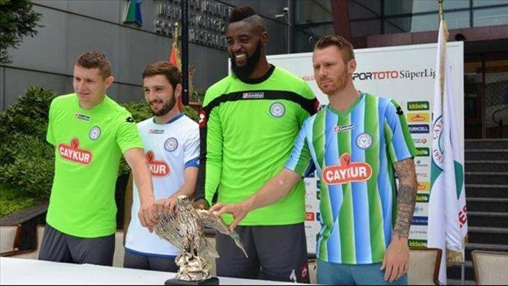 Çaykur Rizespor yeni transferlerini tanıttı