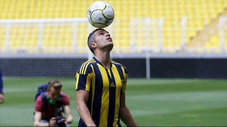 Van Persie, Arda Turan'ı geçti