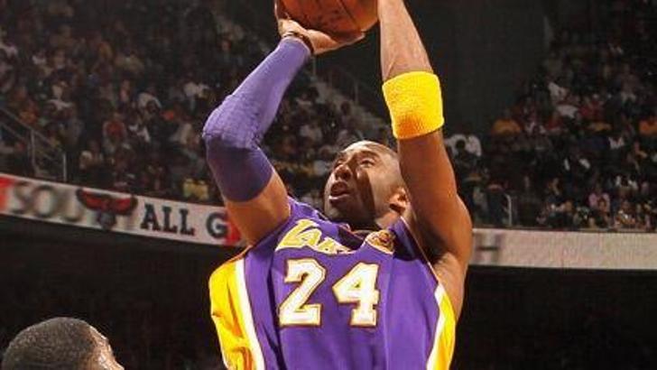 Kobe 26 sayıyla Malone'u geçti