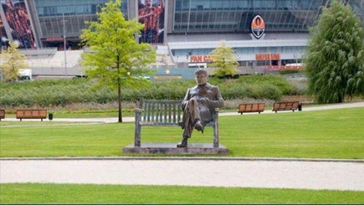 Donbass Arena'ya Lucescu heykeli