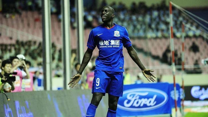 Demba Ba'nın sabrı taşıyor