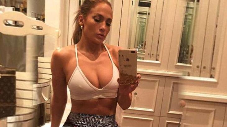 Jennifer Lopez sporda bile şık