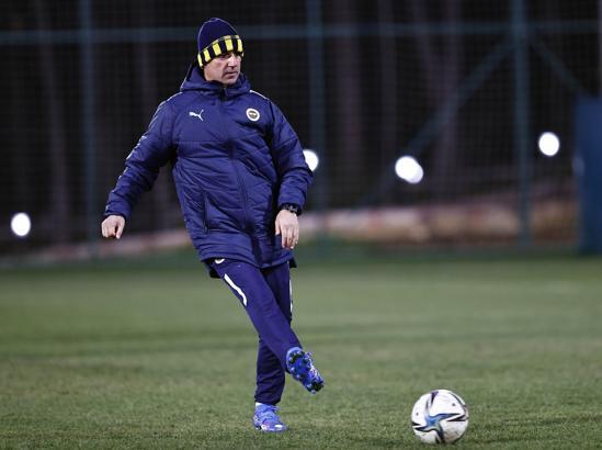 Fenerbahçe haberi... İsmail Kartal: Berke Özer'in ağrıları devam etti