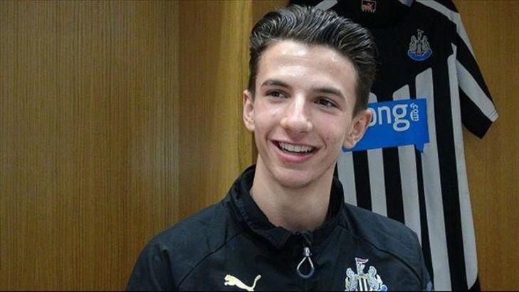 Newcastle United, Tan Barlaser'le imzaladı