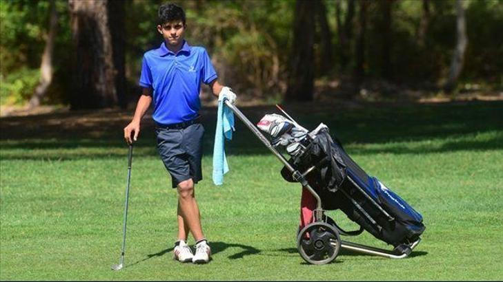 Golfte geleceğini arıyor
