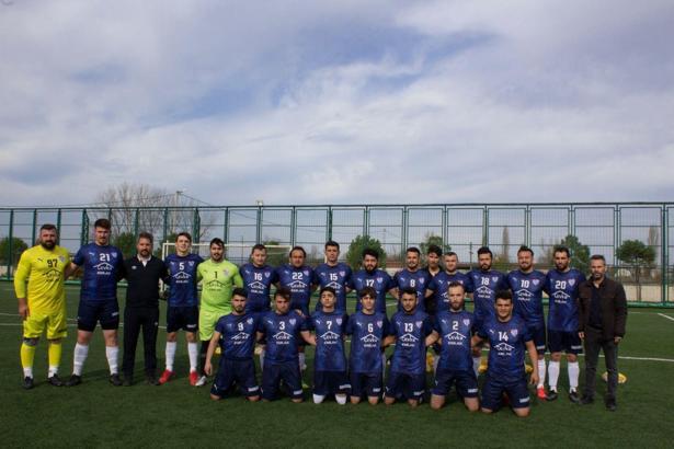 Şok olay! Tabancalı futbolcusunun lisansını yırtıp, takımla ilişiğini kesti
