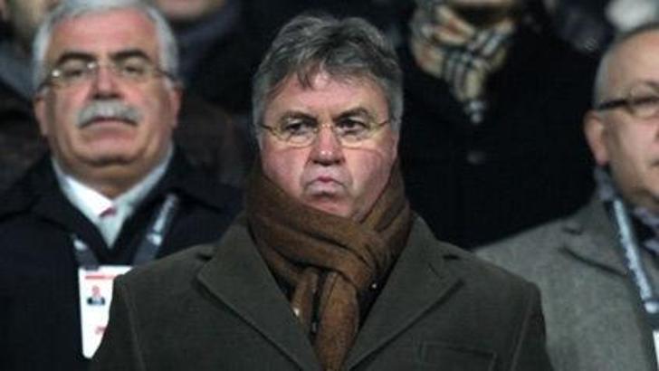 Hiddink de tribünde