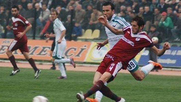 Akhisar'dan altın gol: 1-0