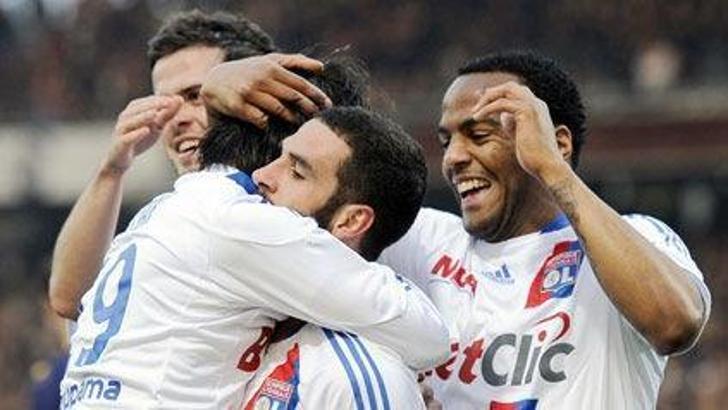 Lyon zirveye doğru: 5-0