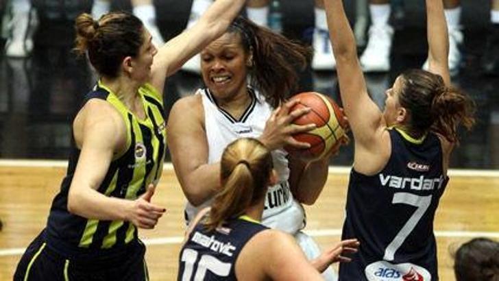 Derbide Fenerbahçe güldü: 76-79