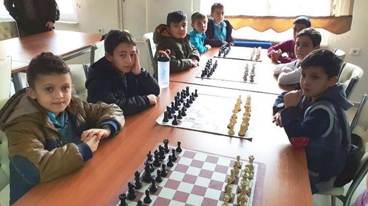 Hisarcık Atatürk İlkokulu satranç takımı bölge ikincisi
