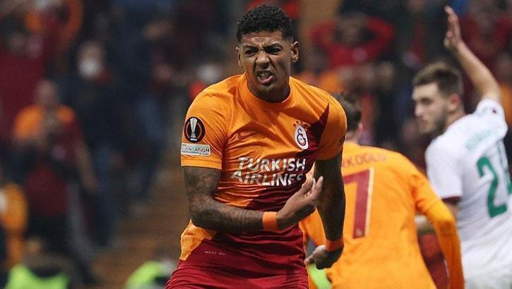 Galatasaray Patrick van Aanholt yolları ayırmak istiyor