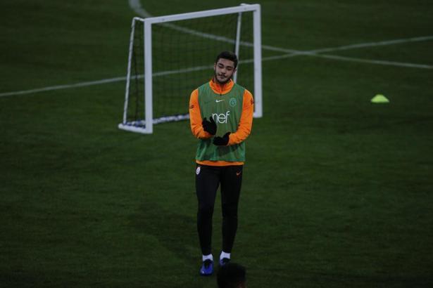 Galatasaray Ozan Kabak için masaya oturuyor