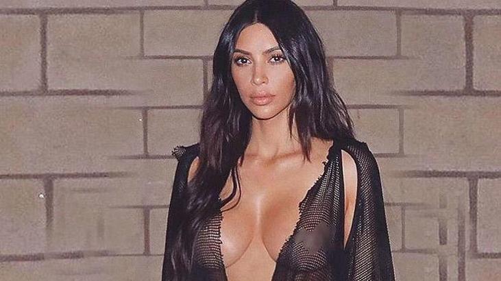 Kim Kardashian çıplak yemek yedi