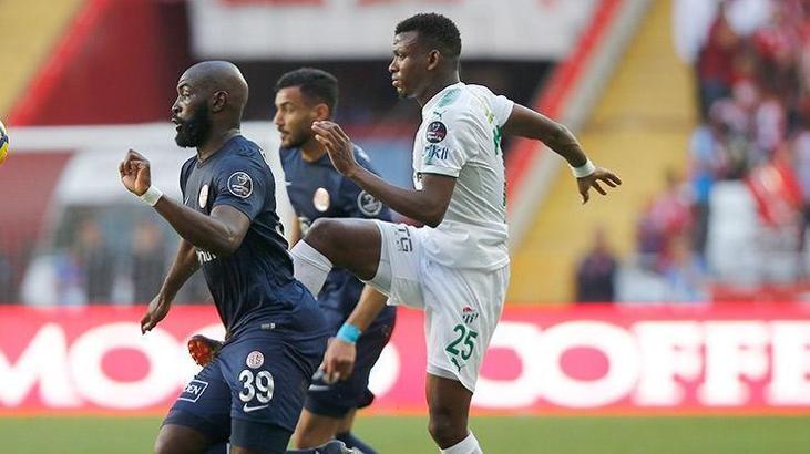 Beşiktaş Atiba'nın alternatifini buldu: Abdullahi Shehu!