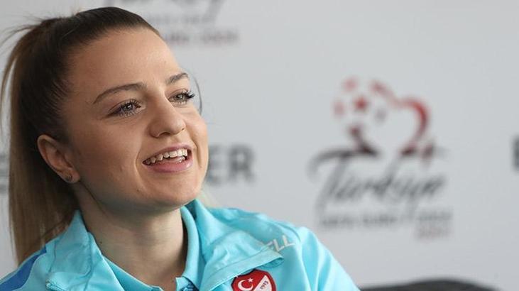 Melike Pekel: Kadın futbolu daha samimi