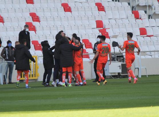 Felipe Sanchez: İlk 30 dakikada oynadığımız futbolu 90 dakikaya yaymaya çalışacağız