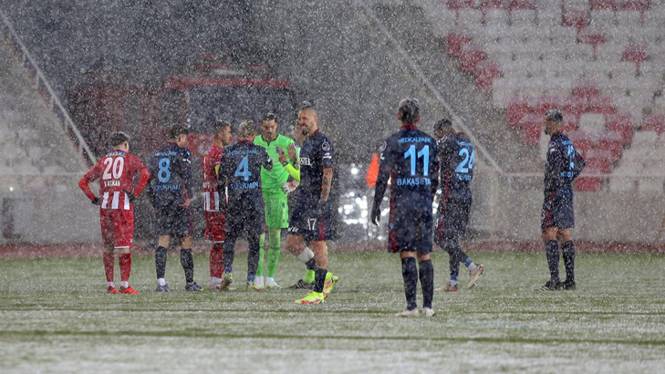 Trabzonspor'u Sivasspor karşısında kar durdurdu!