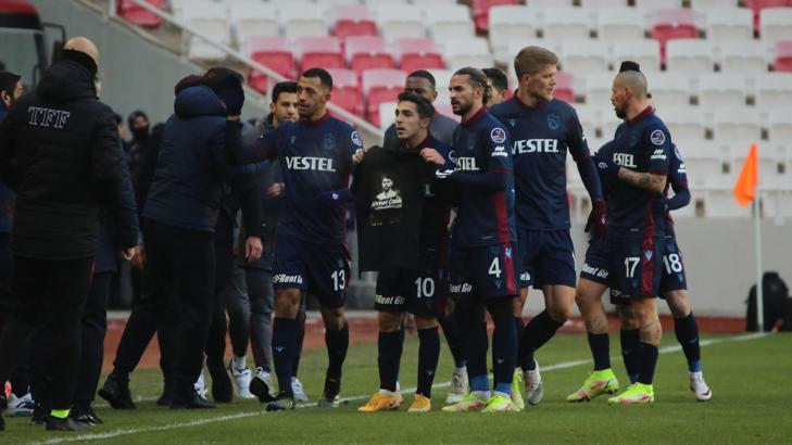 Trabzonspor haberi: Abdülkadir Ömür golünü Ahmet Çalık'a armağan etti