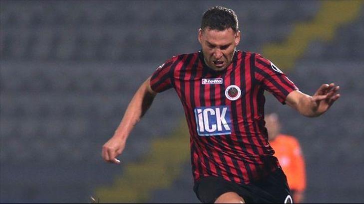 Fenerabahçe ve Trabzonspor, Tosiç için karşı karşıya