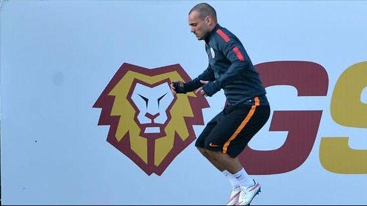 Wesley Sneijder kaldığı yerden!