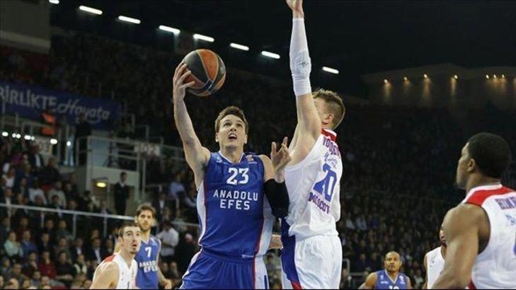 Anadolu Efes Milano önünde