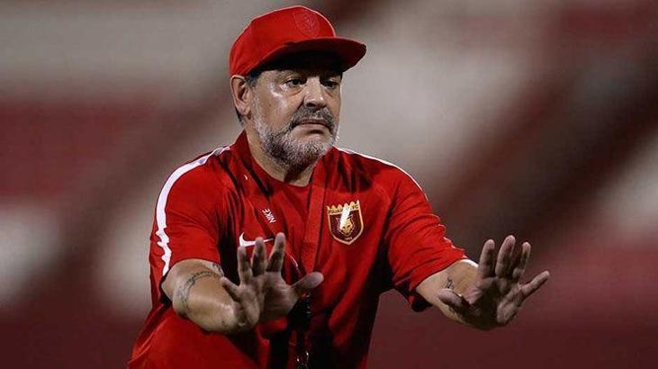 Diego Maradona görevinden ayrıldı!