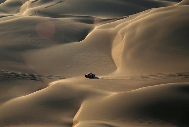 Dakar rallisinde Peterhansel 3. etabı kazandı