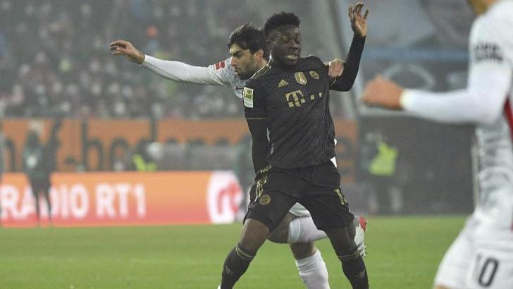 Bayern Münih'e Alphonso Davies'ten kötü haber