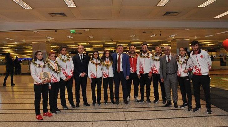 Dünya üçüncüsü özel sporcular yurda döndü