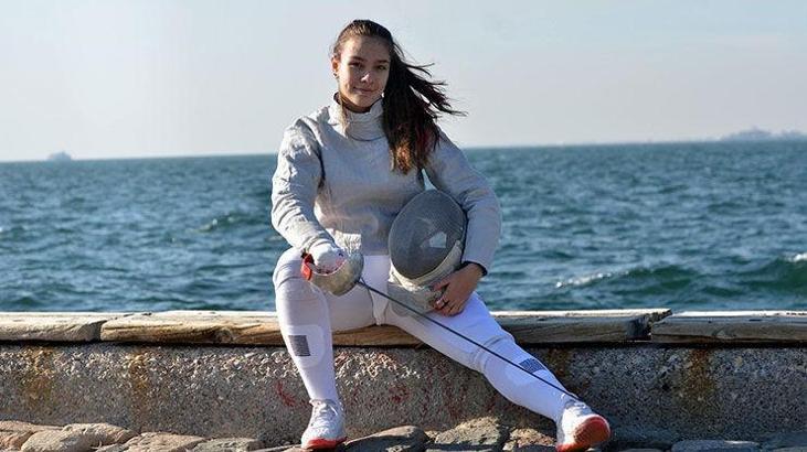 Deniz Selin Ünlüdağ'dan anlamlı mesaj!