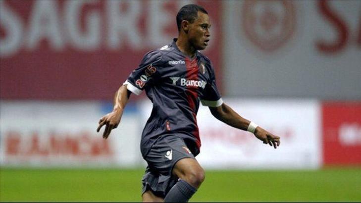 Beşiktaş'ta sağ beke son aday Baiano
