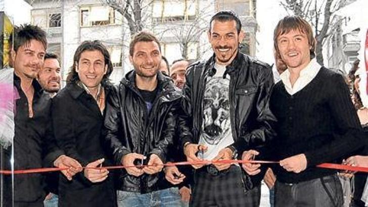 Aslanlar güzellik salonu açtı