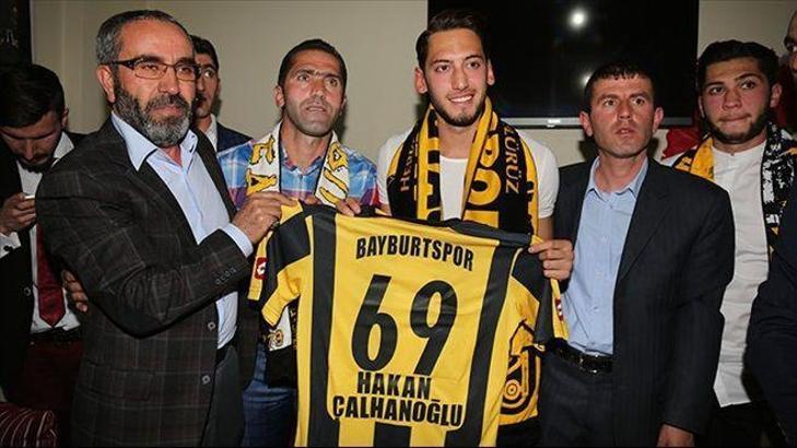 Hakan Çalhanoğlu ve ailesi Bayburt'ta tatilde