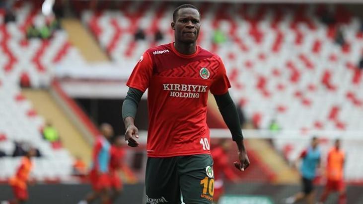 Alanyaspor'da Babacar ile yollar ayrıldı
