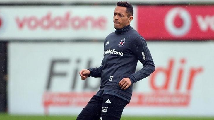 Adriano'dan transfer açıklaması!
