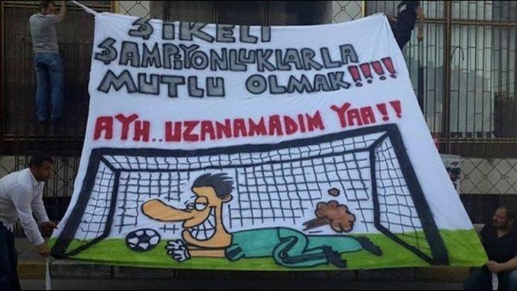 Beşiktaşlılardan Galatasaray pankartı
