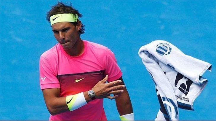 Rafael Nadal havlu attı