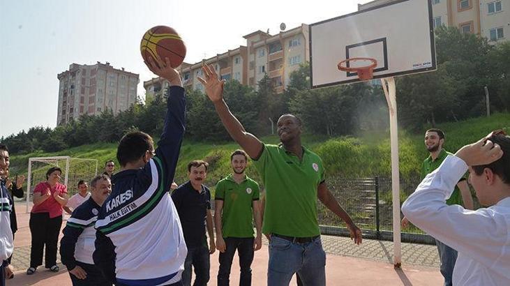 Karesispor, Down Sendromlu öğrencilerle basketbol oynadı