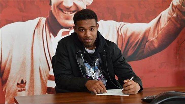 Liverpool'da çifte imza