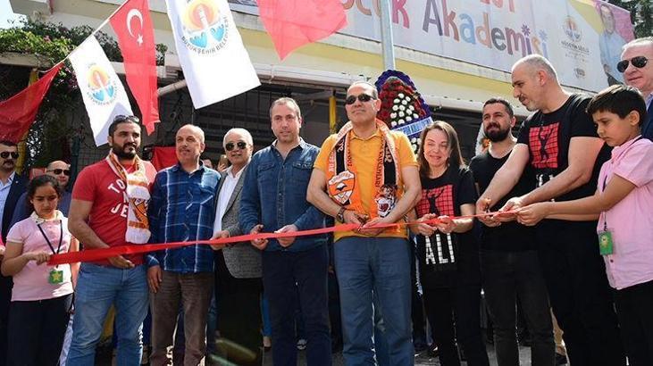 Hüseyin Sözlü, Adana'ya çocuk akademisi kazandırdı